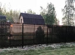 Забор эконом класса из поликарбоната на метллических столбах