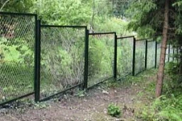 Ступенчатый секционный черный забор из сетки